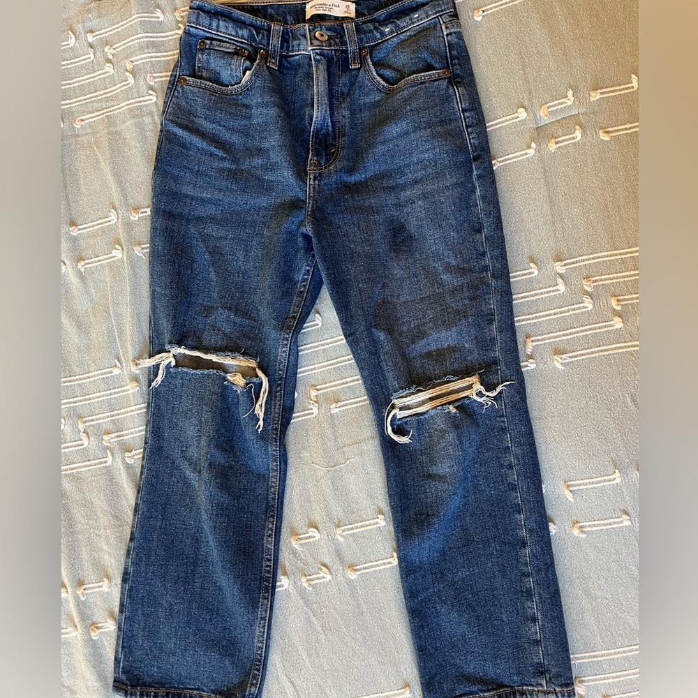 Abercrombie & Fitch Ultra High Rise Ankle Straight Jeans - Picture 3 of 4